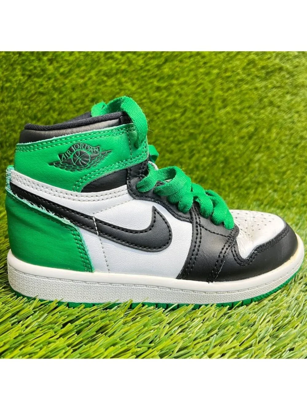 Nike Air Jordan 1 Retro Boys Size 11C Green Black White Athletic Shoes Sneakers